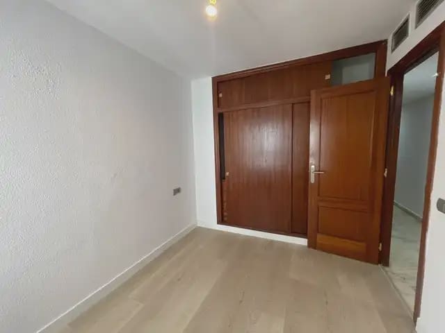 4 sovrum Lägenhet att hyra i Alicante stad med garage - 2 000 € (Ref: 9915057)