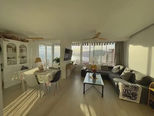 2 slaapkamer Flat te huur in Alicante stad met garage - € 1.500 (Ref: 9915058)