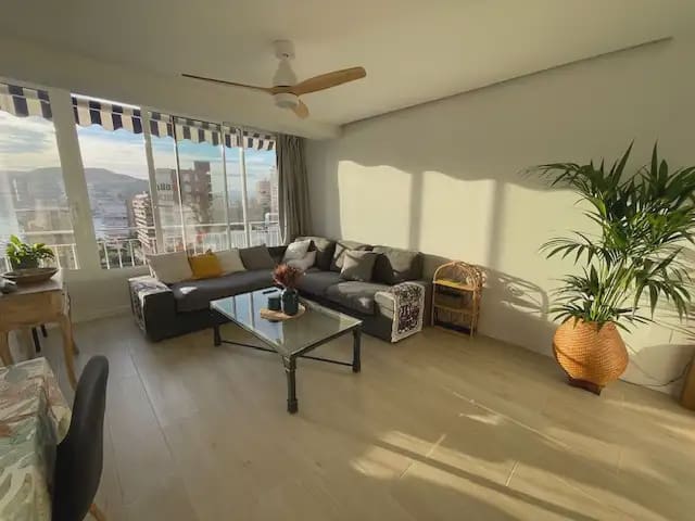 2 slaapkamer Flat te huur in Alicante stad met garage - € 1.500 (Ref: 9915058)