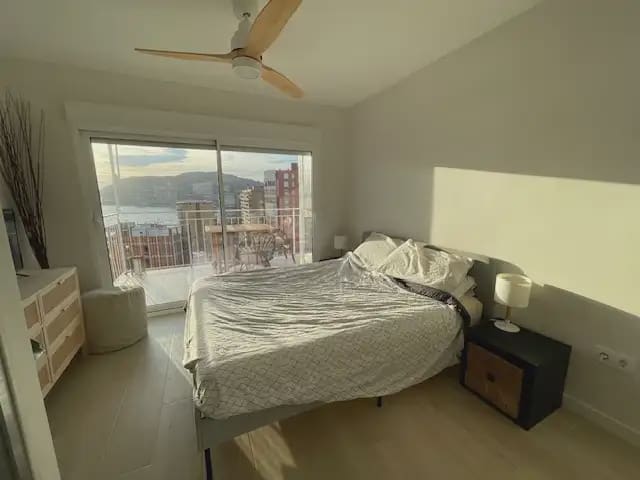 2 slaapkamer Flat te huur in Alicante stad met garage - € 1.500 (Ref: 9915058)
