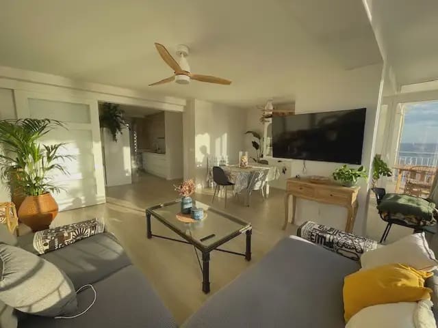 2 slaapkamer Flat te huur in Cabo de las Huertas, Alicante stad met garage - € 1.500 (Ref: 9915058)