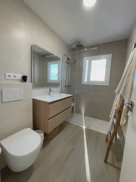 2 slaapkamer Flat te huur in Alicante stad met garage - € 1.500 (Ref: 9915058)
