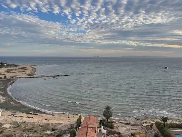 2 slaapkamer Flat te huur in Cabo de las Huertas, Alicante stad met garage - € 1.500 (Ref: 9915058)