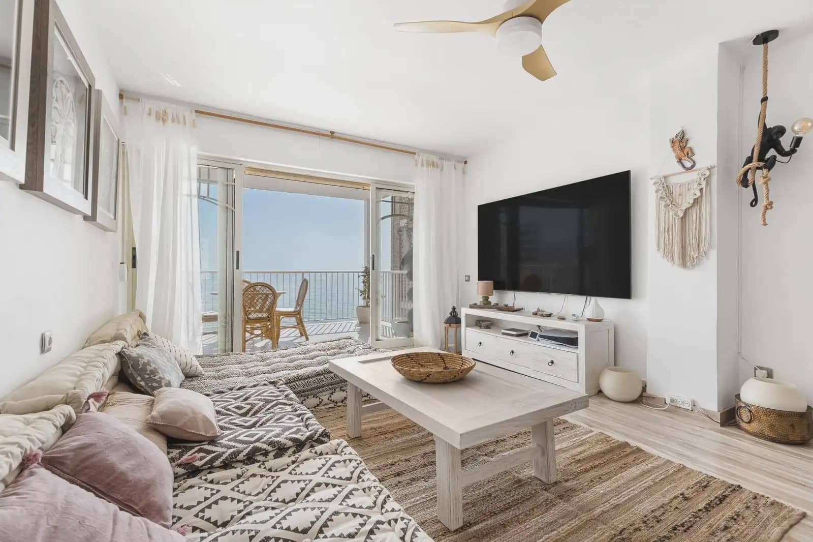 3 bedroom Flat for sale in El Campello with pool garage - € 450,000 (Ref: 9919188)
