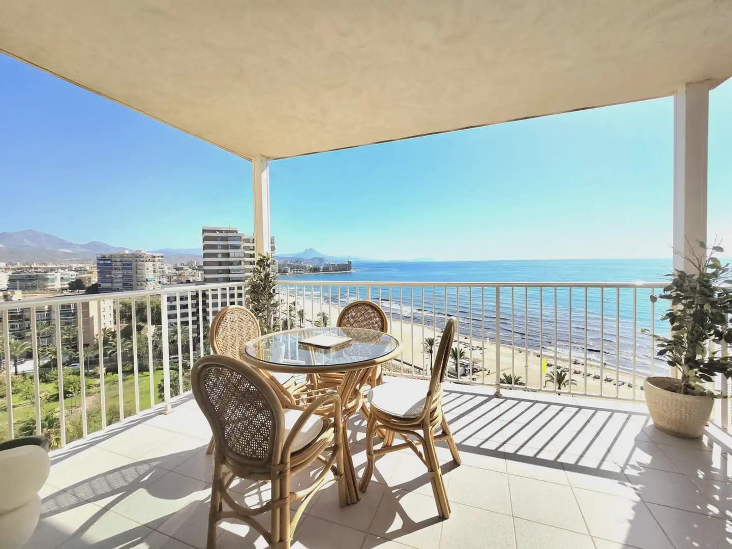 3 bedroom Flat for sale in El Campello with pool garage - € 450,000 (Ref: 9919188)