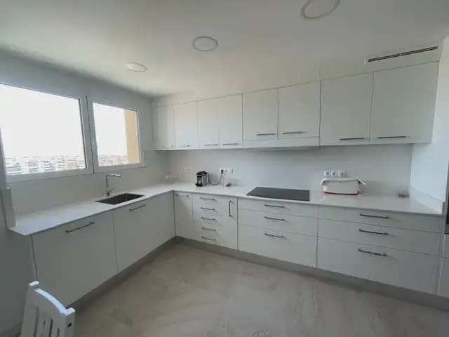 3 bedroom Flat for rent in Alicante / Alacant city with pool garage - € 2,000 (Ref: 9926589)