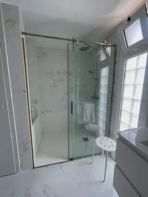 3 bedroom Flat for rent in Alicante / Alacant city with pool garage - € 2,000 (Ref: 9926589)