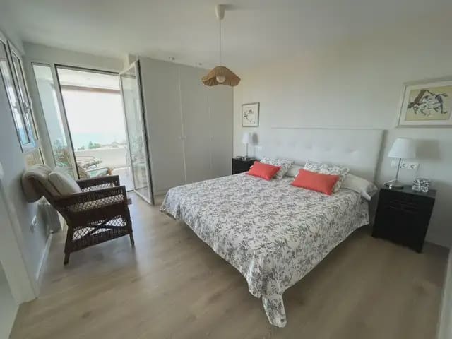 3 bedroom Flat for rent in Alicante / Alacant city with pool garage - € 2,000 (Ref: 9926589)