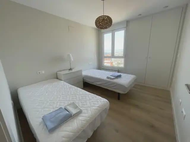 3 bedroom Flat for rent in Alicante / Alacant city with pool garage - € 2,000 (Ref: 9926589)