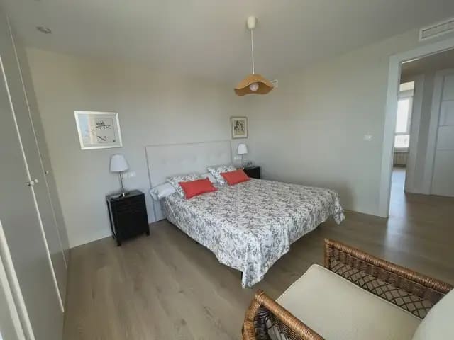 3 bedroom Flat for rent in Alicante / Alacant city with pool garage - € 2,000 (Ref: 9926589)