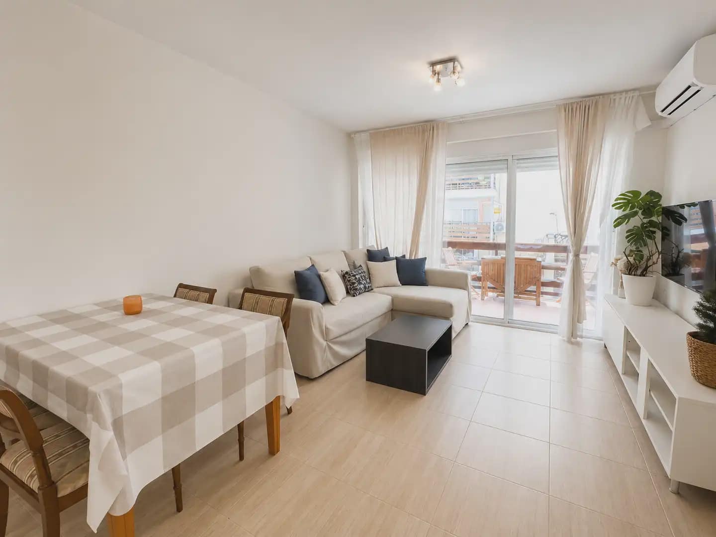 2 quarto Apartamento para arrendar em El Campello com piscina garagem - 1 200 € (Ref: 9941573)