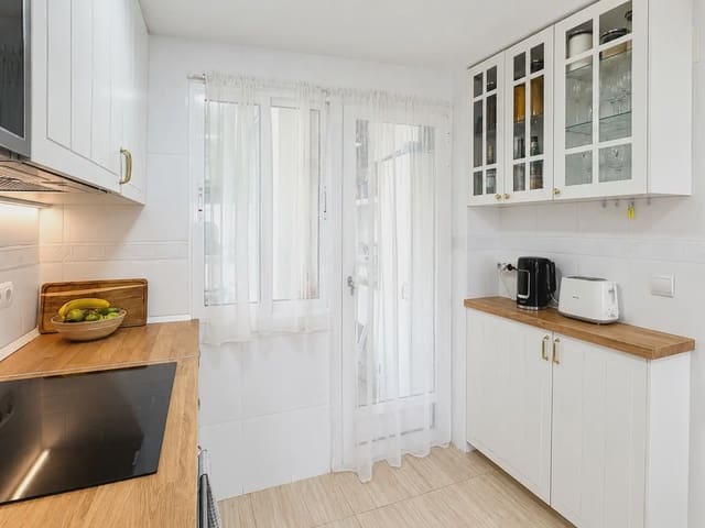 2 quarto Apartamento para arrendar em Playa de Muchavista, El Campello com piscina garagem - 1 200 € (Ref: 9941573)