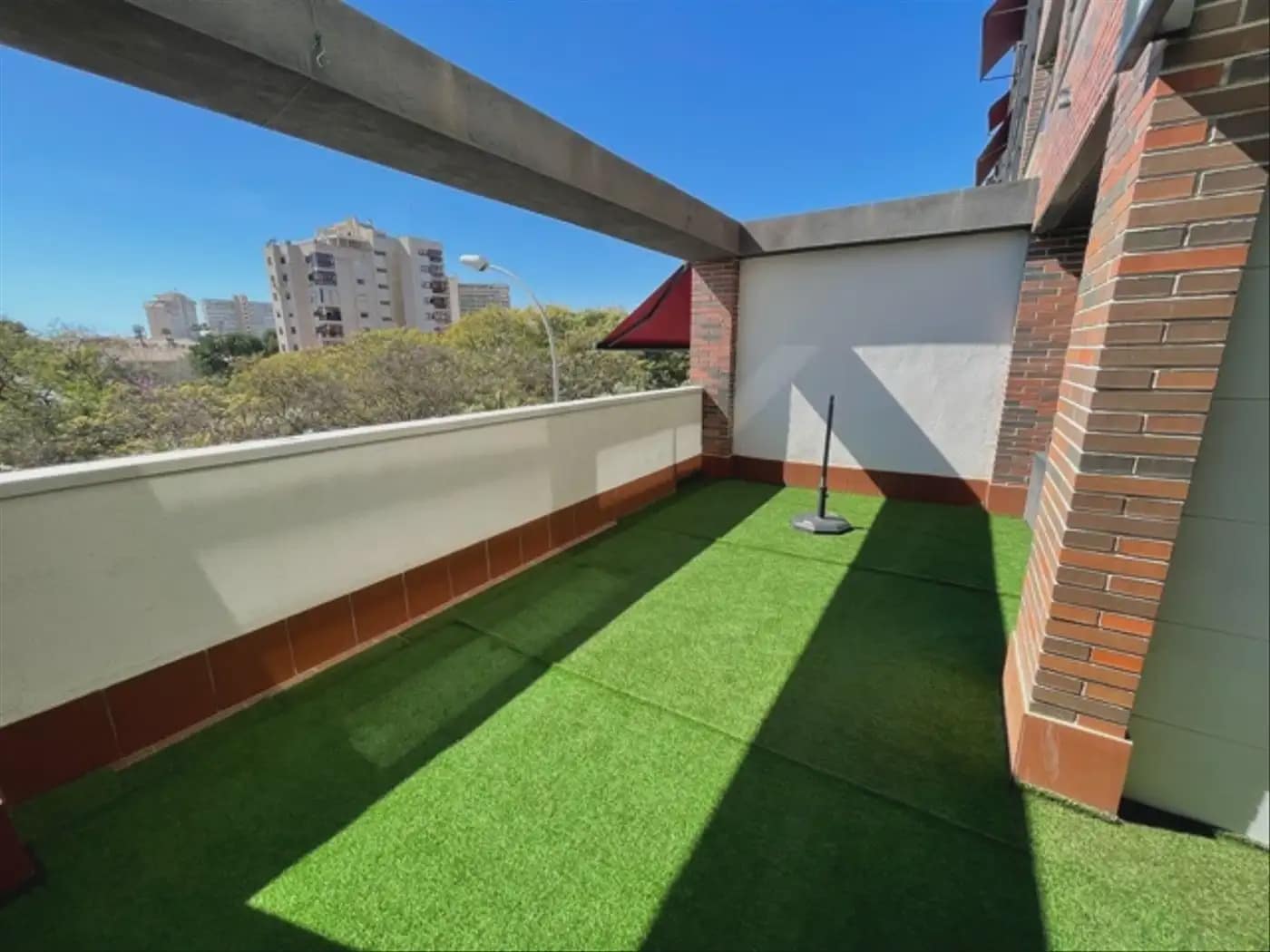 2 Zimmer Wohnung zu vermieten in Alicante / Alacant Stadt mit Pool Garage - 1.800 € (Ref: 9945002)