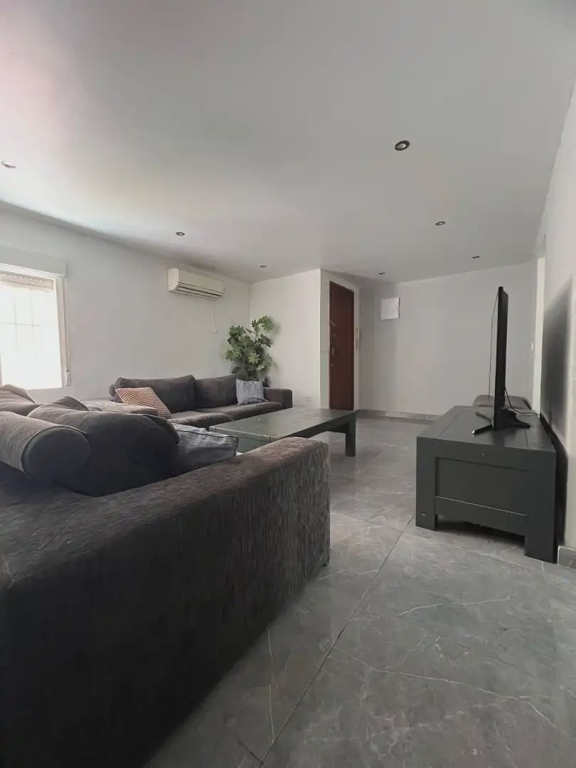3 slaapkamer Flat te koop in Alicante stad - € 120.000 (Ref: 9946811)
