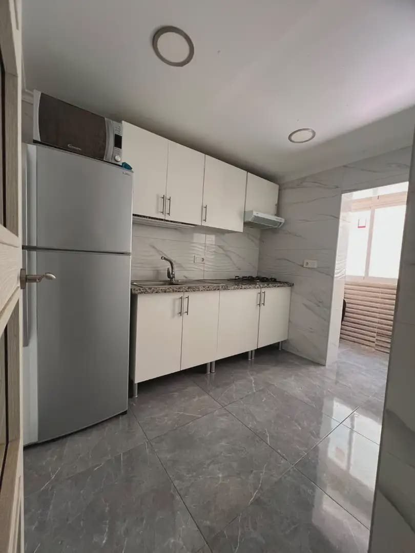3 slaapkamer Flat te koop in Alicante stad - € 120.000 (Ref: 9946811)