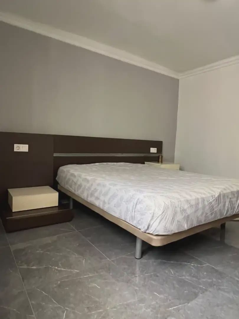 3 slaapkamer Flat te koop in Alicante stad - € 120.000 (Ref: 9946811)