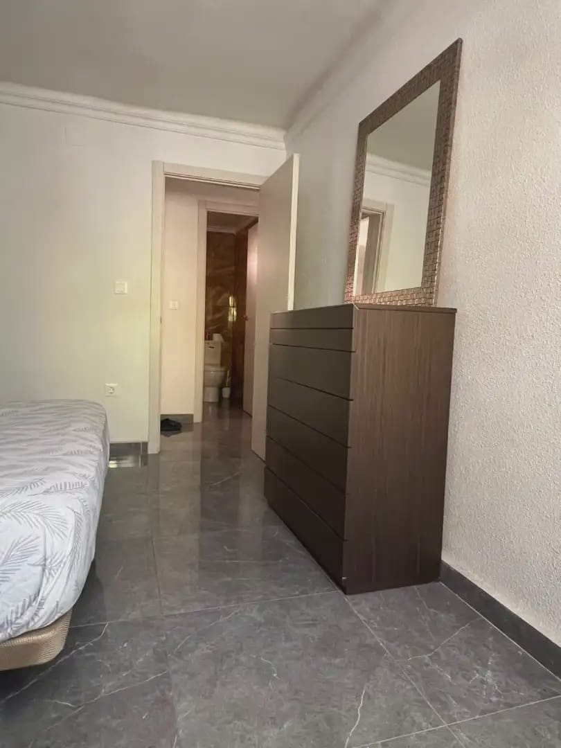 3 slaapkamer Flat te koop in Alicante stad - € 120.000 (Ref: 9946811)