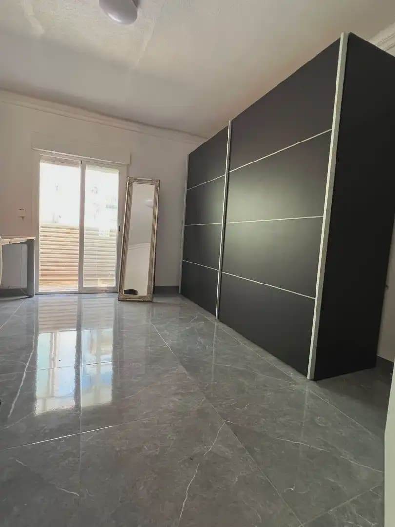 3 slaapkamer Flat te koop in Alicante stad - € 120.000 (Ref: 9946811)