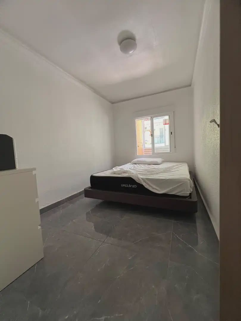 3 slaapkamer Flat te koop in Alicante stad - € 120.000 (Ref: 9946811)