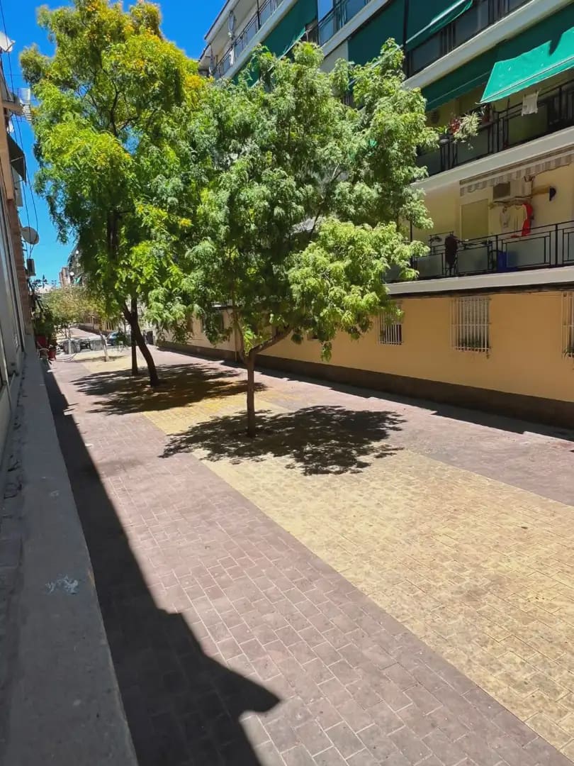 3 slaapkamer Flat te koop in Alicante stad - € 120.000 (Ref: 9946811)