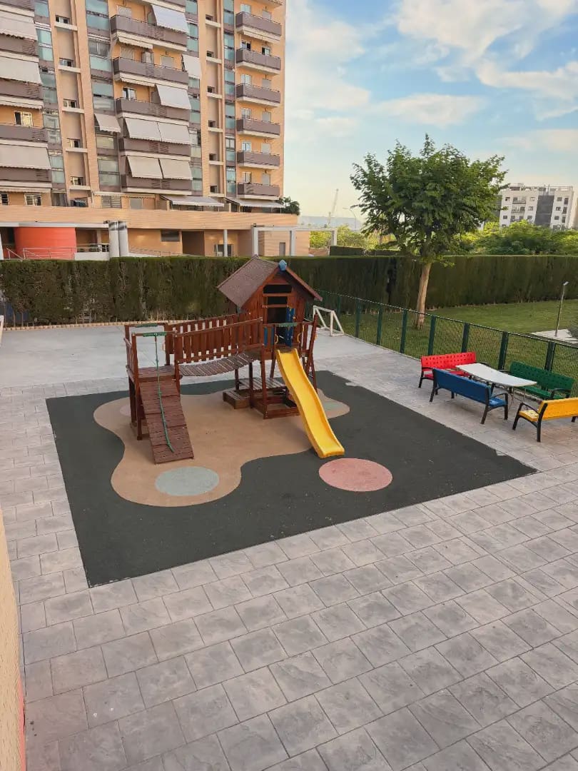 3 bedroom Flat for rent in Alicante / Alacant city with pool garage - € 1,380 (Ref: 9953609)