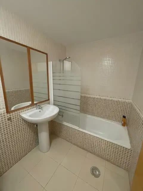 3 soverom Leilighet til leie i Alicante by med svømmebasseng garasje - € 1 380 (Ref: 9953609)