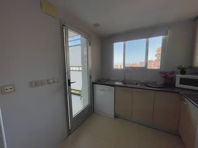 3 soverom Leilighet til leie i Alicante by med svømmebasseng garasje - € 1 380 (Ref: 9953609)