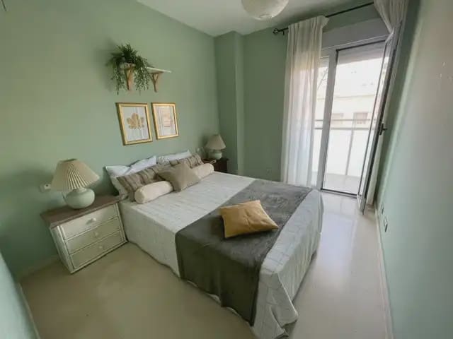 3 soverom Leilighet til leie i Alicante by med svømmebasseng garasje - € 1 380 (Ref: 9953609)