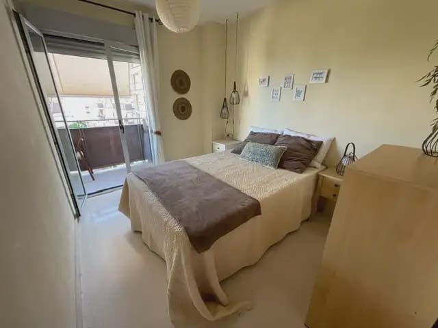 3 soverom Leilighet til leie i Alicante by med svømmebasseng garasje - € 1 380 (Ref: 9953609)