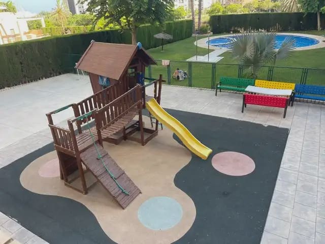 3 soverom Leilighet til leie i Alicante by med svømmebasseng garasje - € 1 380 (Ref: 9953609)