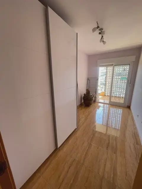 Appartement de 2 chambres à louer à Alicante ville avec garage - 1 190 € (Ref: 9981716)