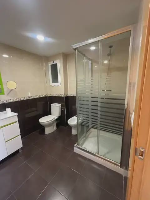 Appartement de 2 chambres à louer à Alicante ville avec garage - 1 190 € (Ref: 9981716)