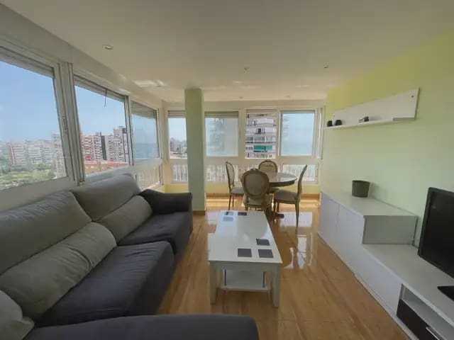 Appartement de 2 chambres à louer à Alicante ville avec garage - 1 190 € (Ref: 9981716)