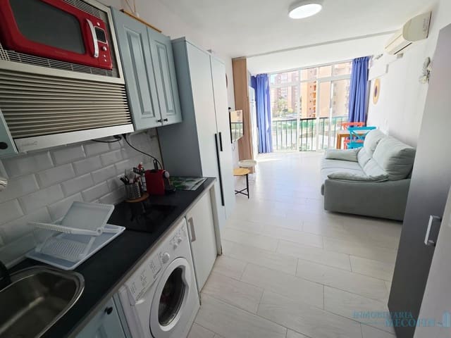 Flat for sale in Centro Urbano, Benidorm with pool - € 130,000 (Ref: 9674610)