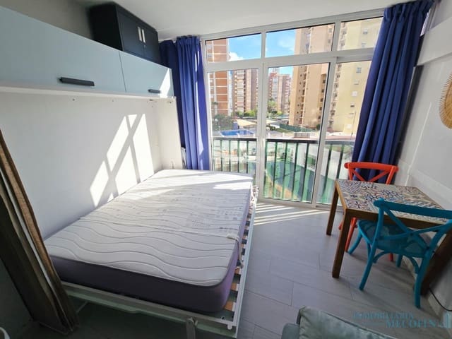 Flat for sale in Centro Urbano, Benidorm with pool - € 130,000 (Ref: 9674610)