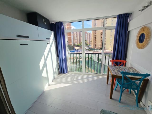 Flat for sale in Centro Urbano, Benidorm with pool - € 130,000 (Ref: 9674610)