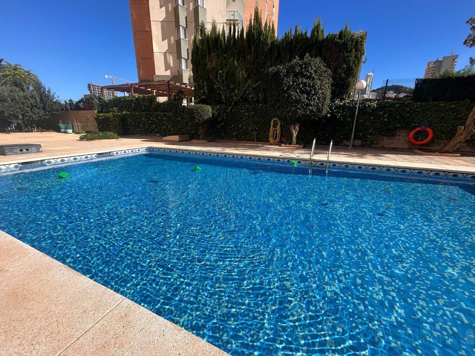 Piso de 2 habitaciones en Benidorm en venta con piscina - 255.000 € (Ref: 9674619)