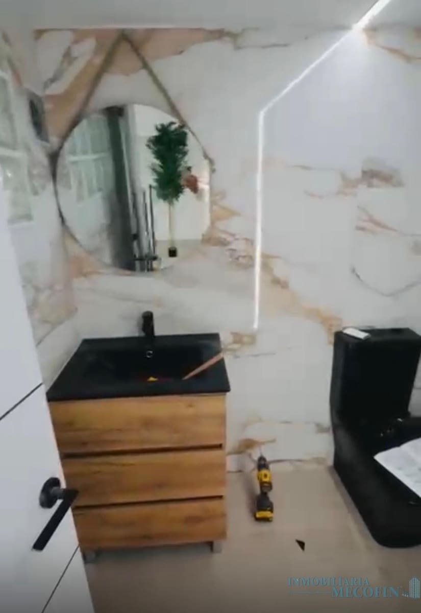 2 bedroom Apartment for sale in Benidorm with pool - € 247,000 (Ref: 9674632)