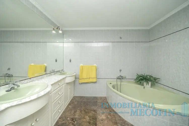 3 chambre Appartement à vendre à Benidorm avec piscine garage - 470 000 € (Ref: 9685749)