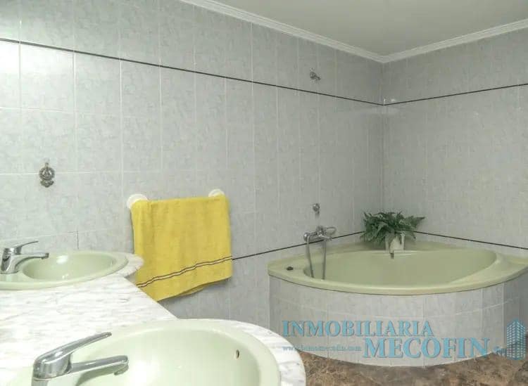 3 chambre Appartement à vendre à Benidorm avec piscine garage - 470 000 € (Ref: 9685749)