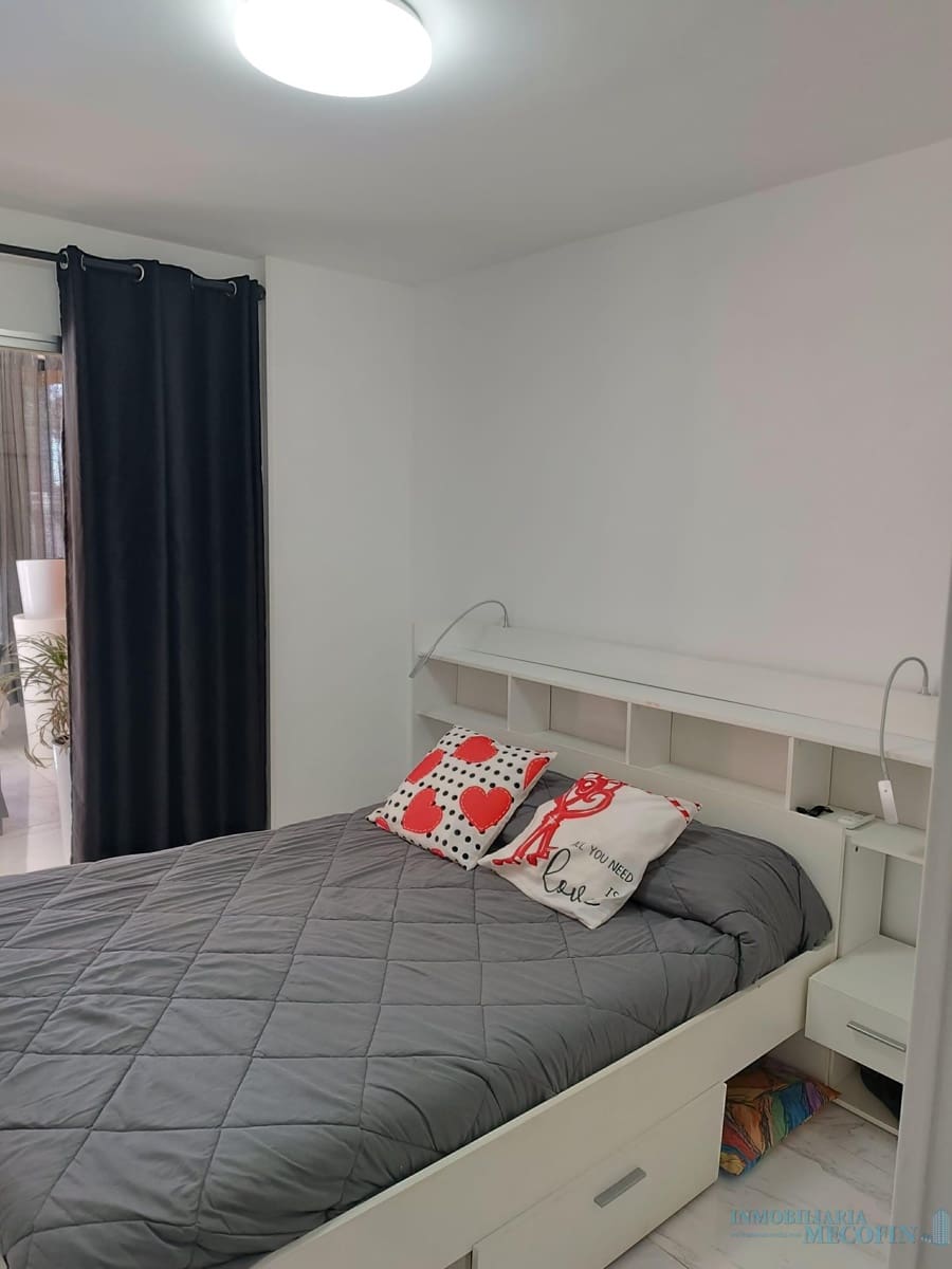 2 slaapkamer Flat te koop in Benidorm met zwembad - € 240.000 (Ref: 9732283)