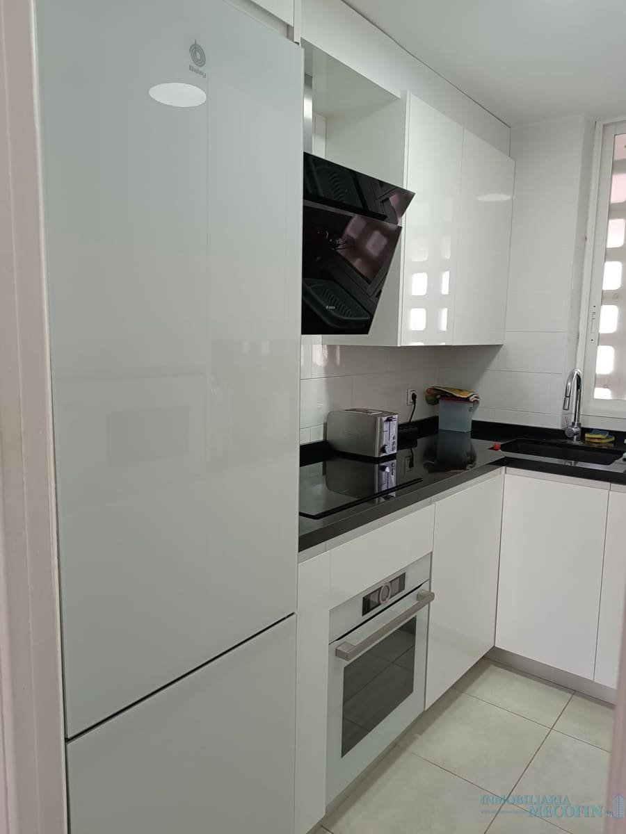 2 slaapkamer Flat te koop in Benidorm met zwembad - € 240.000 (Ref: 9732283)