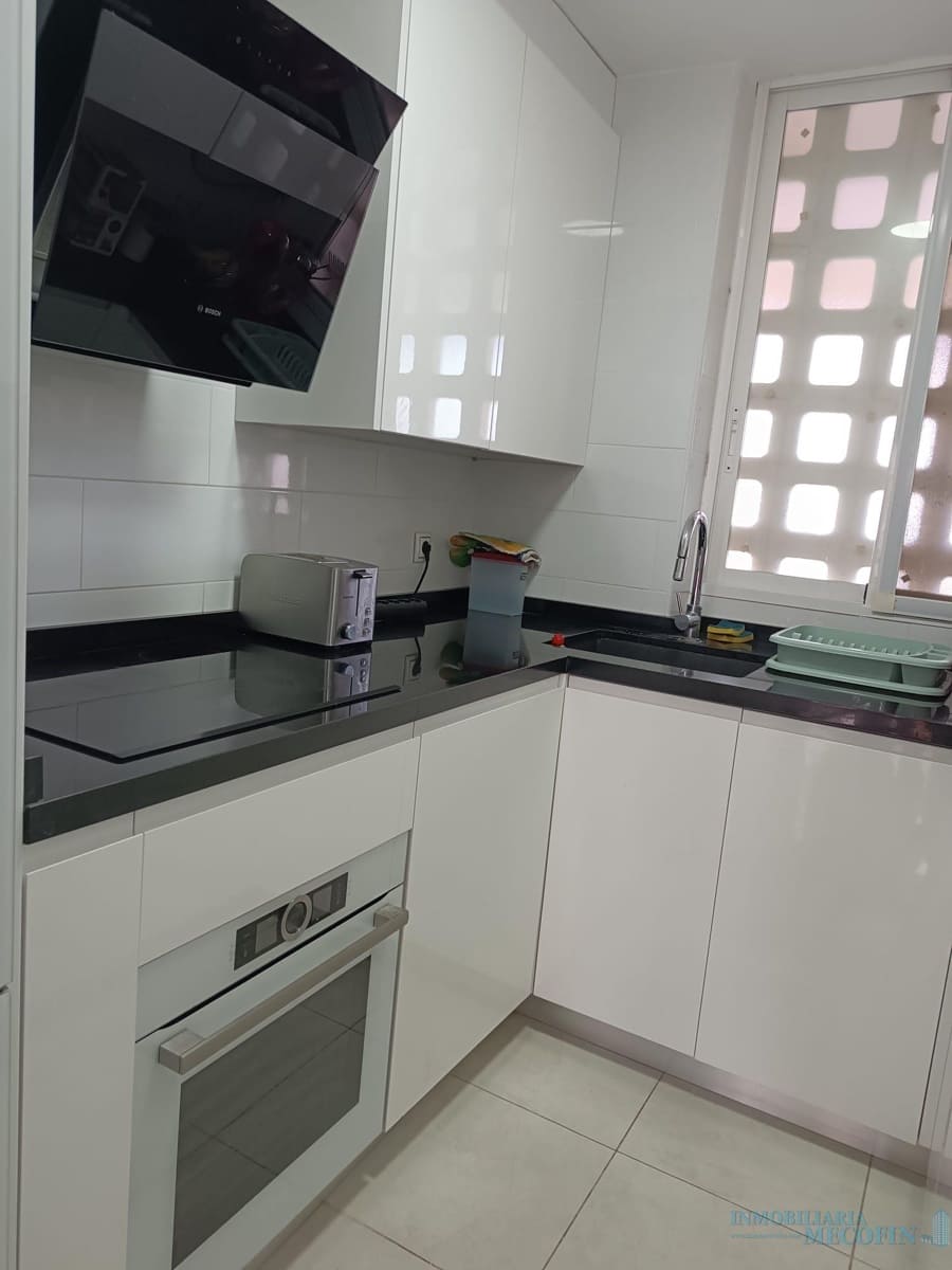 2 slaapkamer Flat te koop in Benidorm met zwembad - € 240.000 (Ref: 9732283)