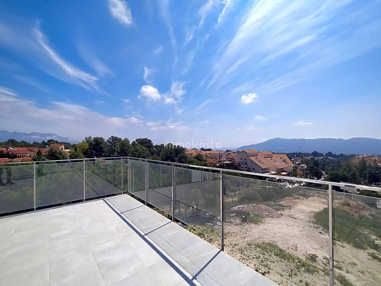 Chalet de 3 habitaciones en La Nucia en venta con piscina garaje - 600.000 € (Ref: 6081388)