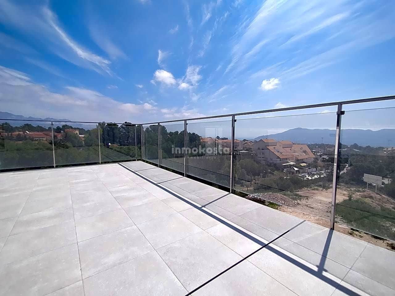 Chalet de 3 habitaciones en La Nucia en venta con piscina garaje - 600.000 € (Ref: 6081388)