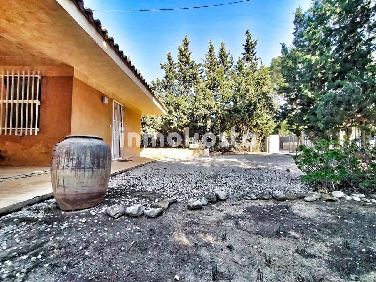 3 bedroom Villa for sale in Benidorm with pool garage - € 447,000 (Ref: 8072802)