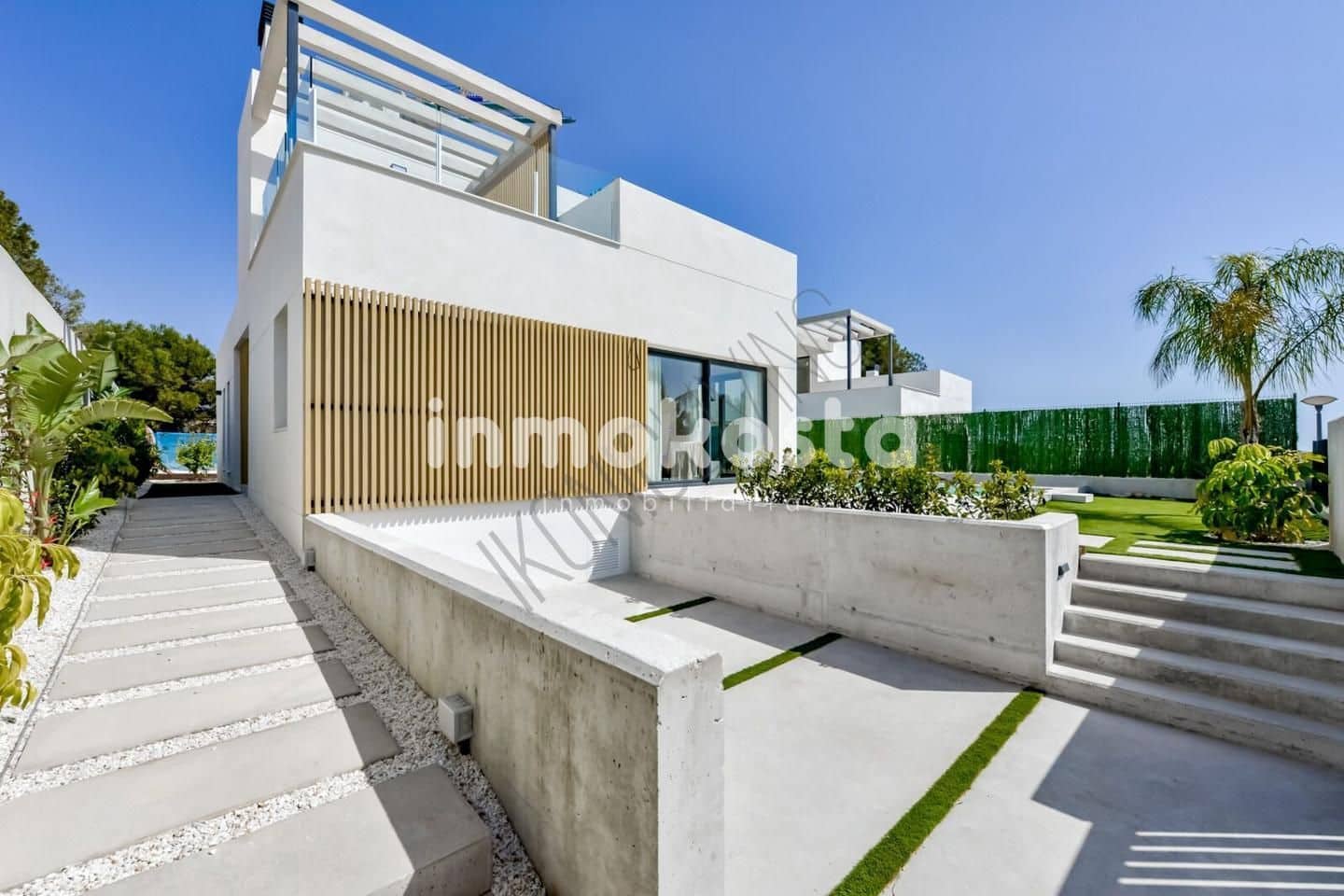 Chalet de 3 habitaciones en Finestrat en venta con piscina - 595.000 € (Ref: 9618000)