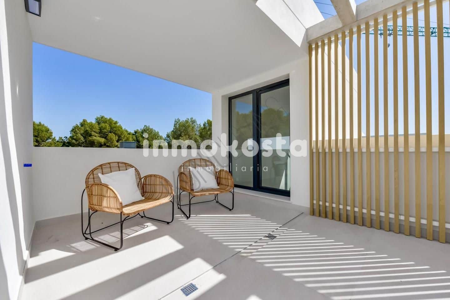 Chalet de 3 habitaciones en Finestrat en venta con piscina - 595.000 € (Ref: 9618000)