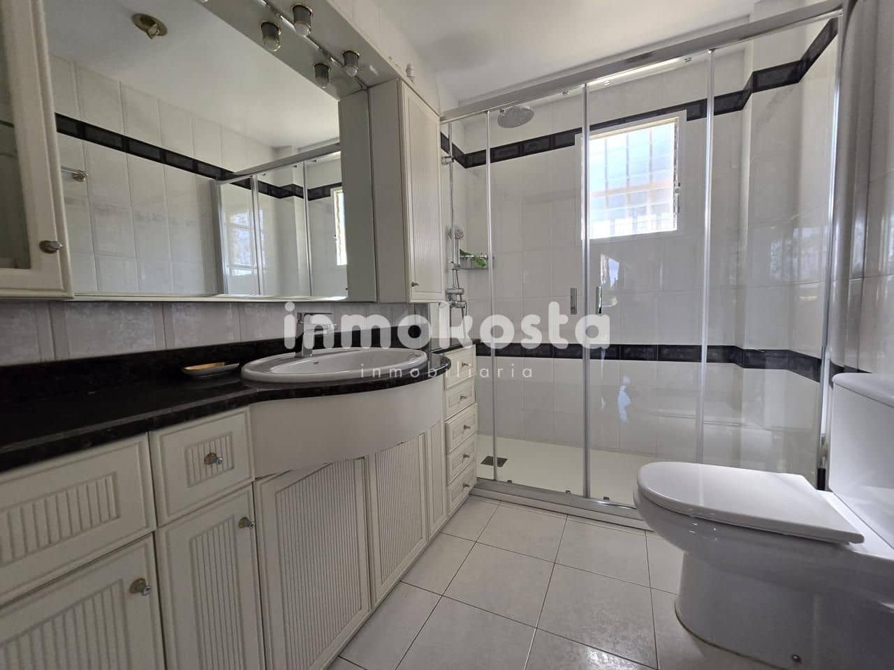 4 slaapkamer Villa te koop in Alfaz del Pi / L'Alfas del Pi met zwembad - € 1.350.000 (Ref: 9618018)