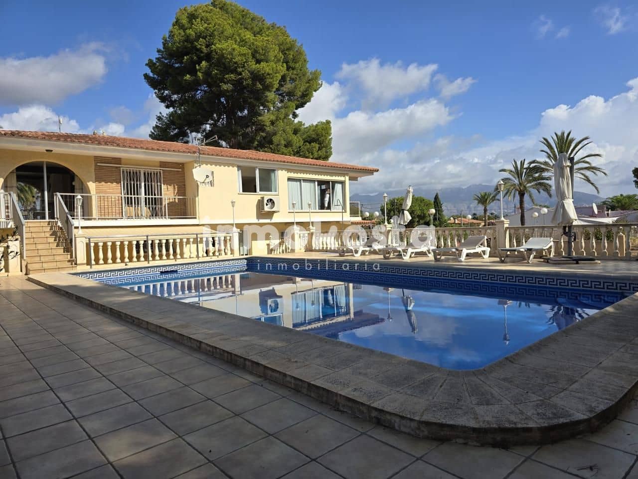 4 slaapkamer Villa te koop in Alfaz del Pi / L'Alfas del Pi met zwembad - € 1.350.000 (Ref: 9618018)